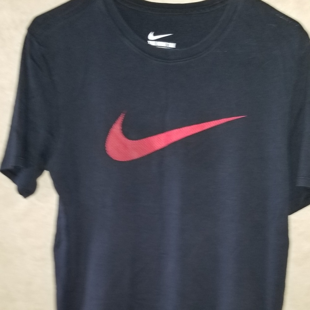 Medium nike shirt